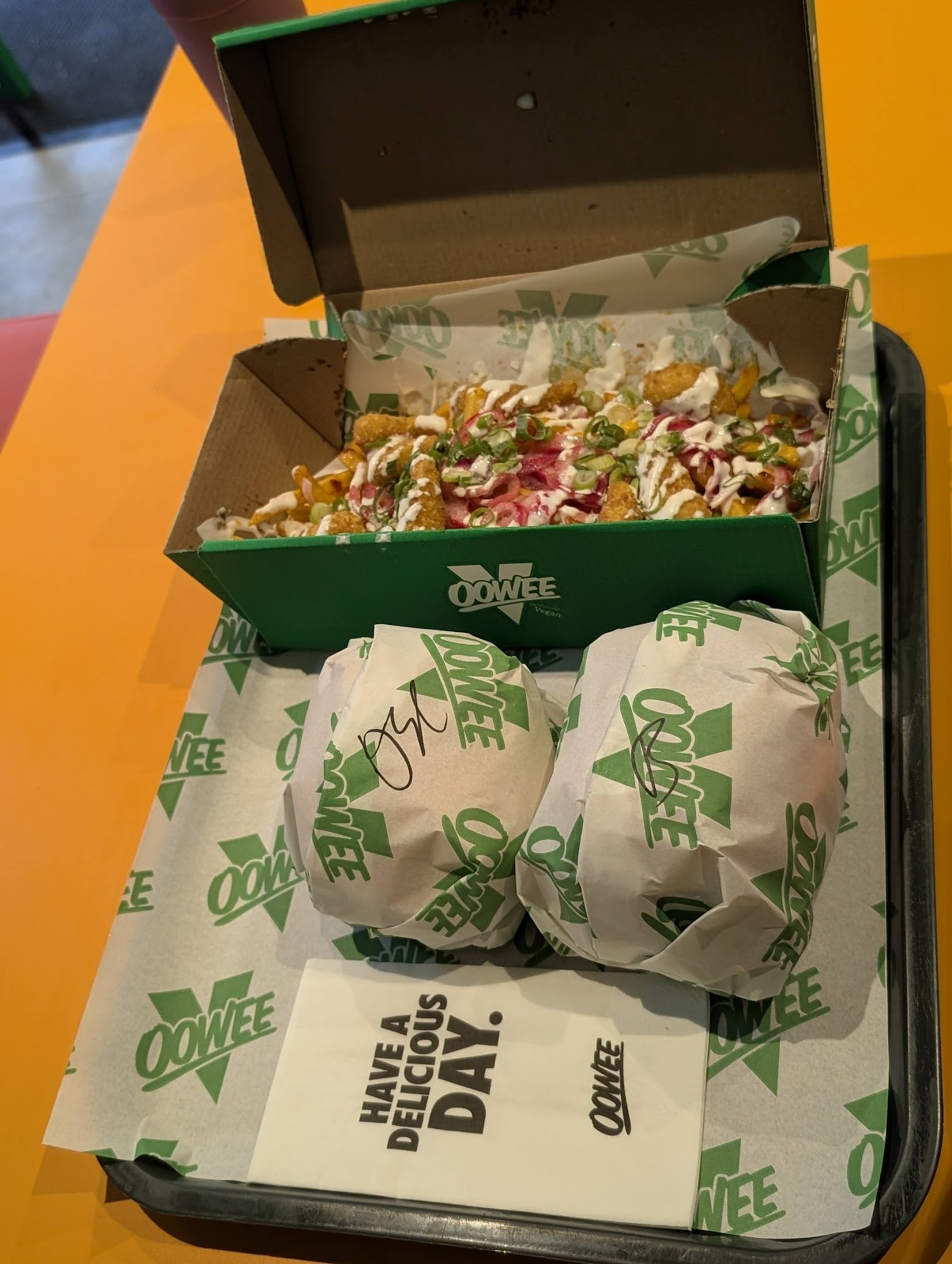 Oowee Vegan Baldwin St. - Plant Based Burgers, Fried Chicken & Shakes.: food & drinks