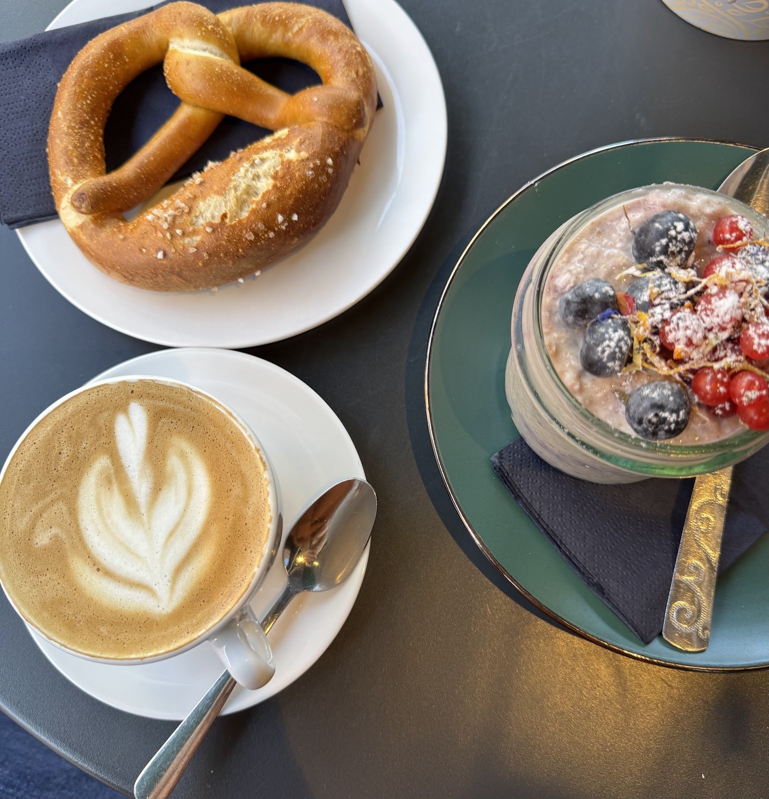 A Little Lost: food & drinks