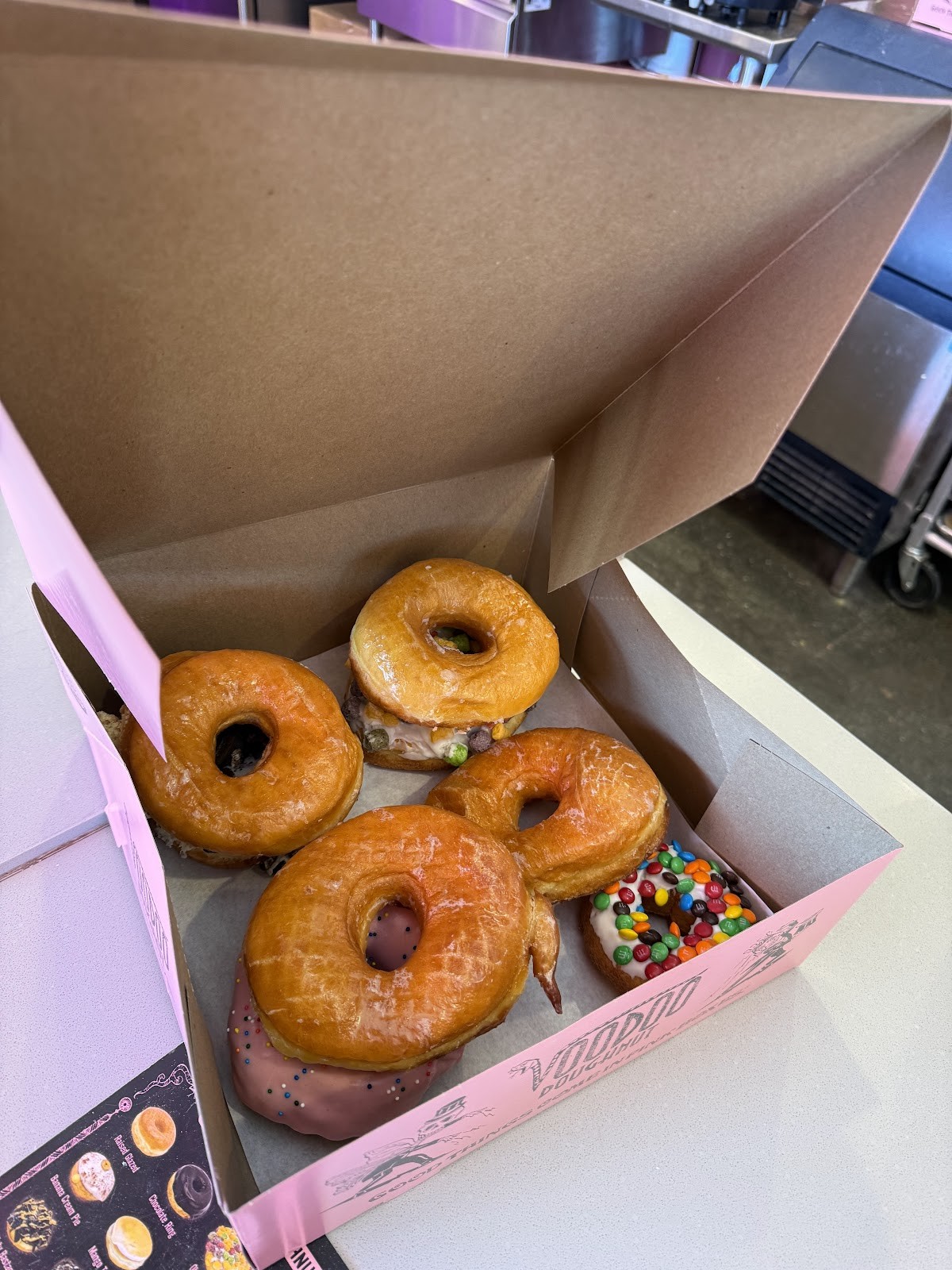 Voodoo Doughnut: food & drinks
