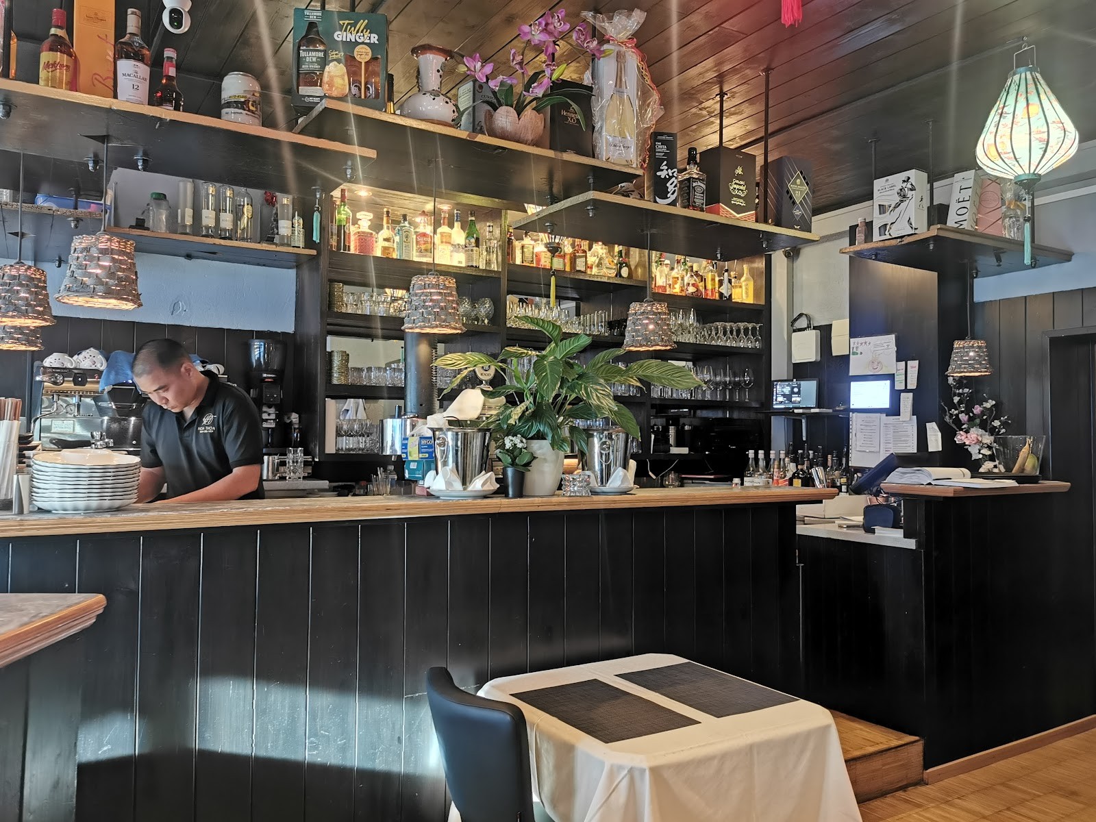 Hoa Thoa - Grill & Wok - Pasing: the place