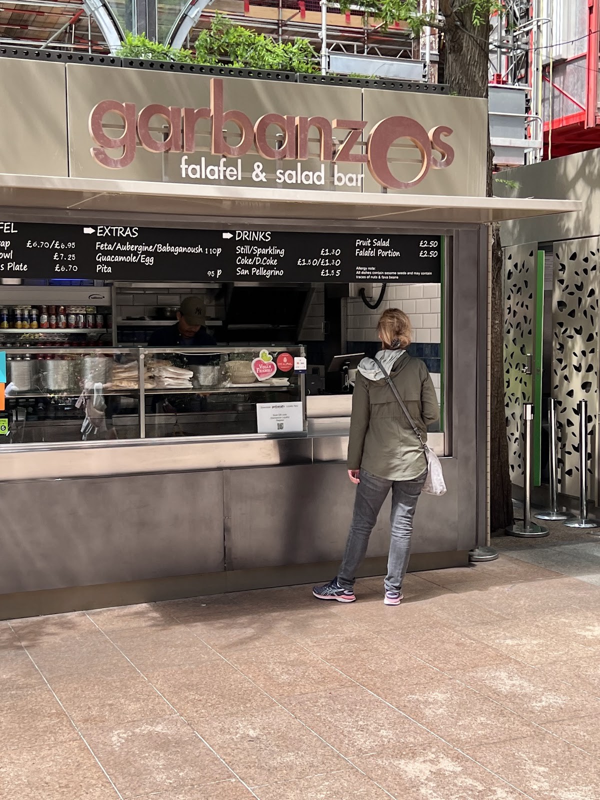 Garbanzos Falafel & Salad Bar (Canary Wharf): the place