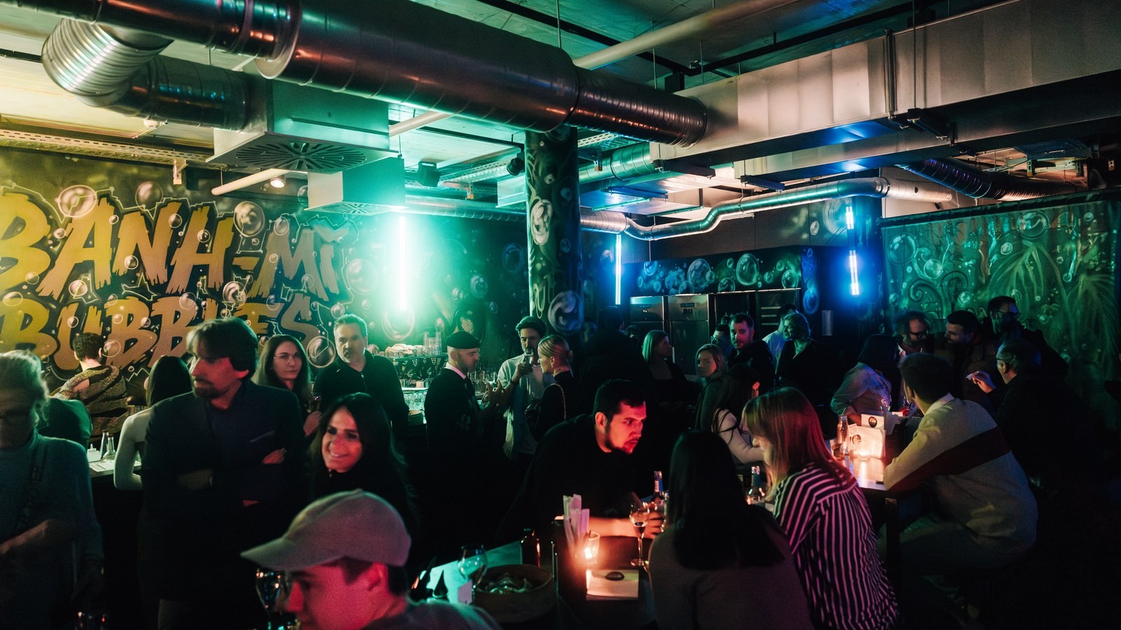Banh Mi & Bubbles: the place