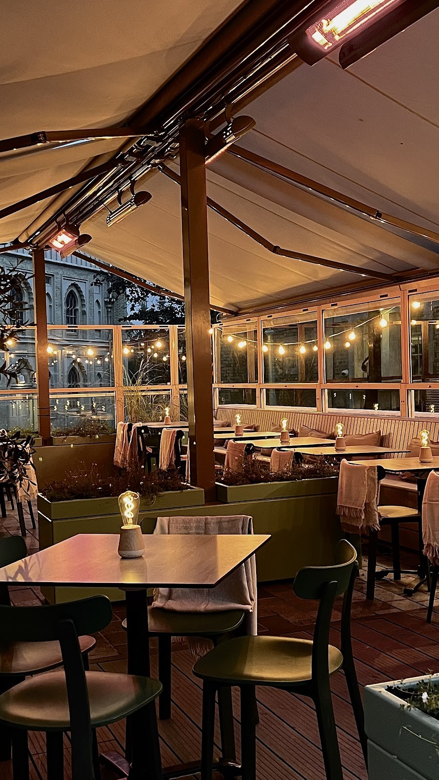 Redroaster: the place