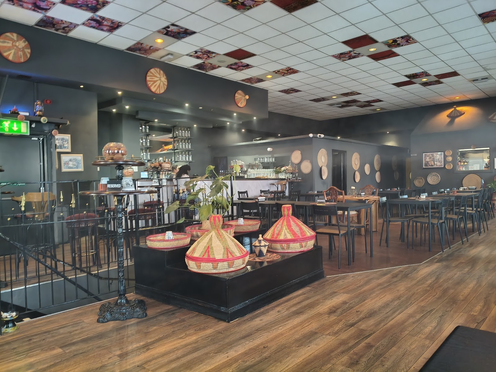 Mosob Bar & Restaurant: the place