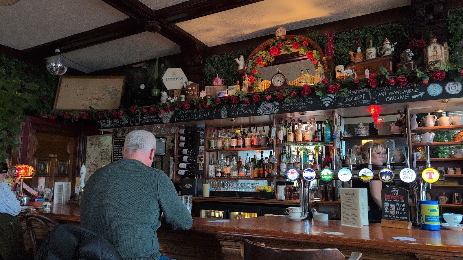 Roseleaf Bar Cafe: the place