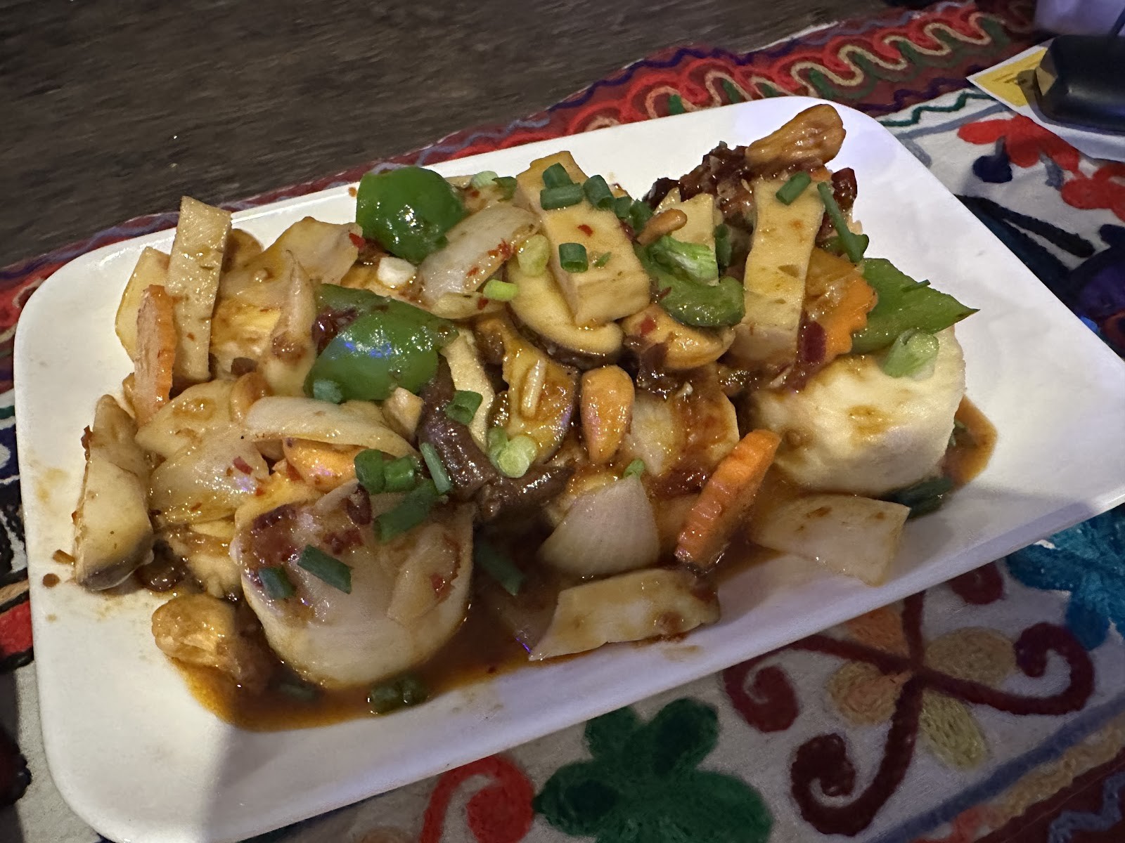 Yogis Spicy Cafe': food & drinks