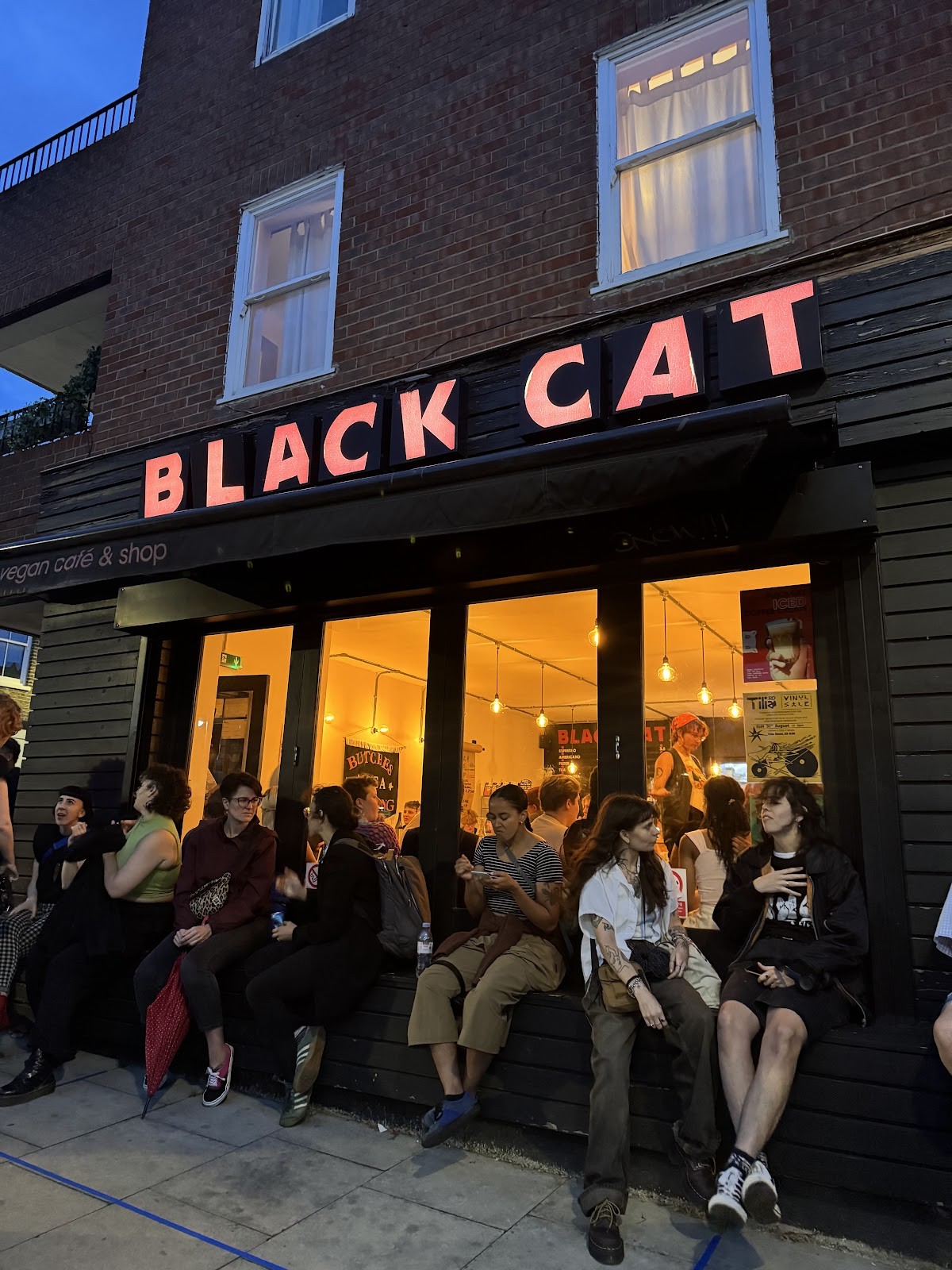 Black Cat café: the place