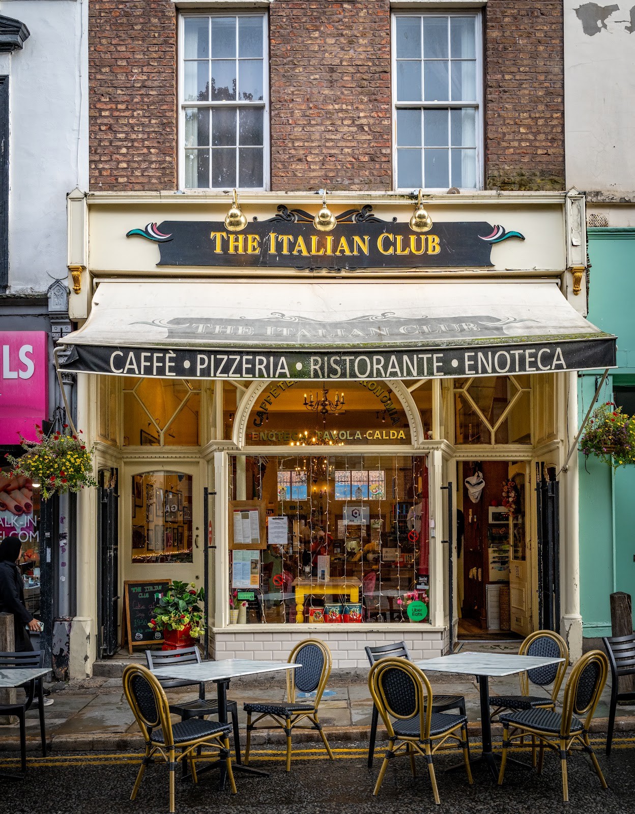 The Italian Club: the place