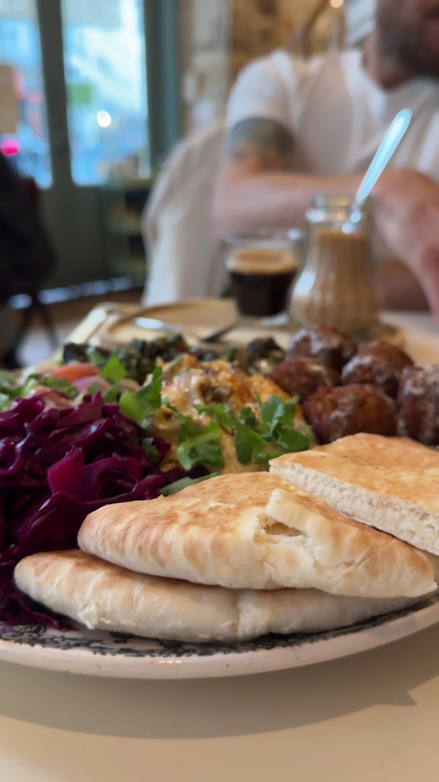 Ginsburger Vegetarian Superstar: food & drinks