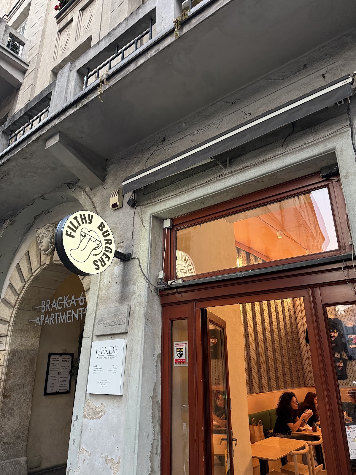 Filthy Burgers: the place