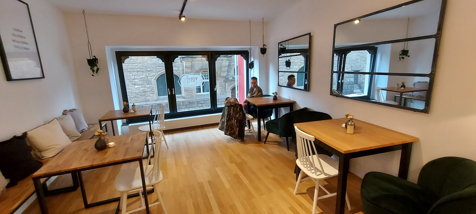 TONIS organic icecream: the place