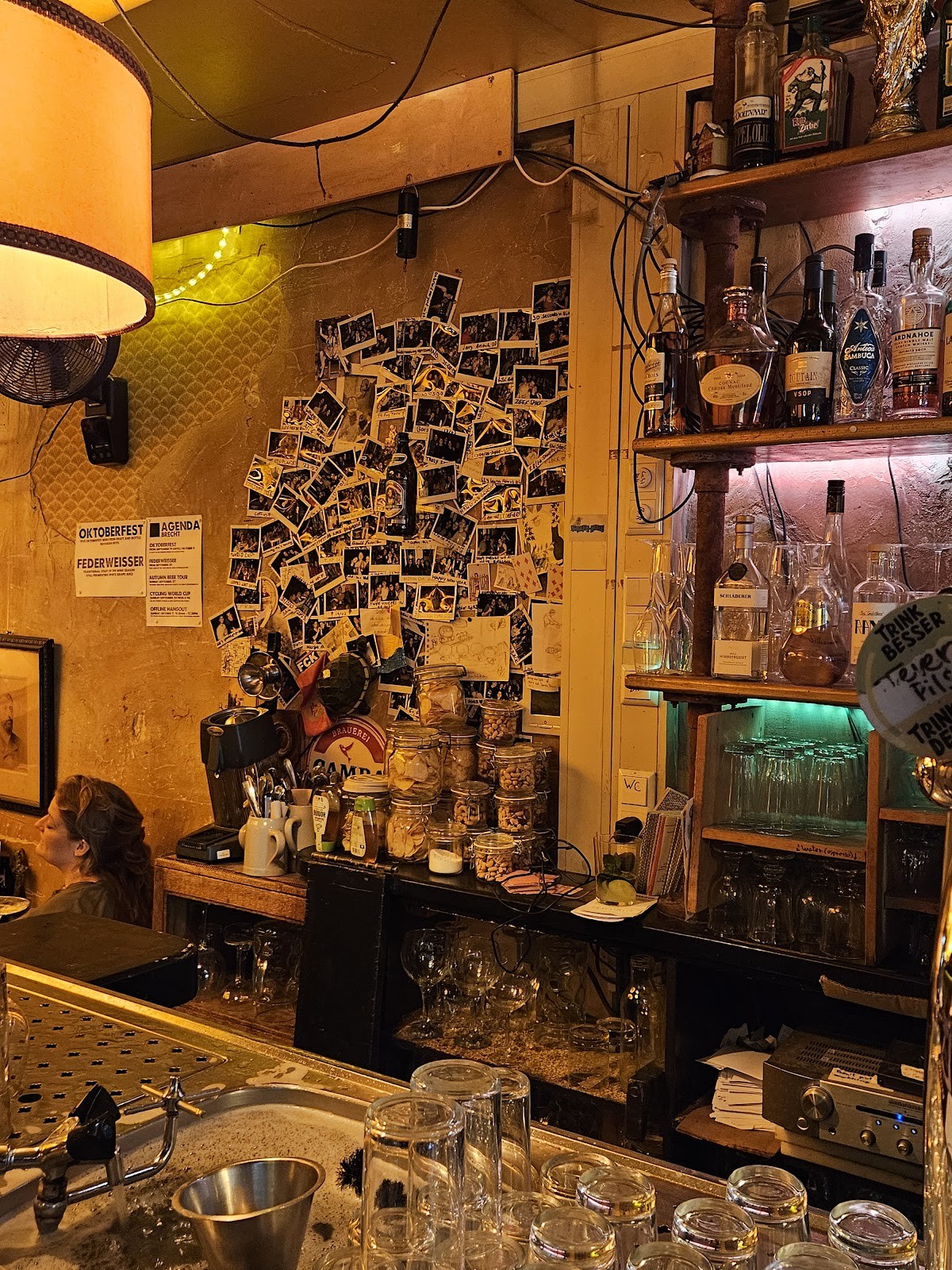 Café Brecht: the place