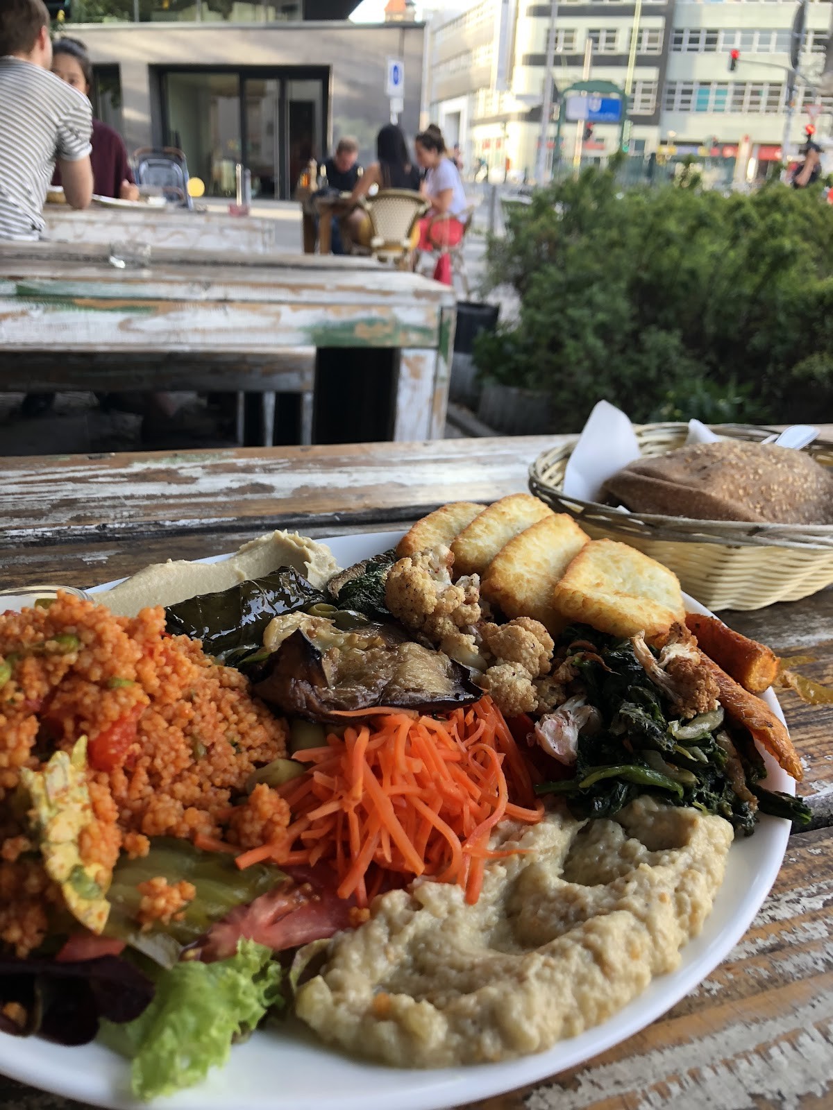 Kiez Falafel: food & drinks