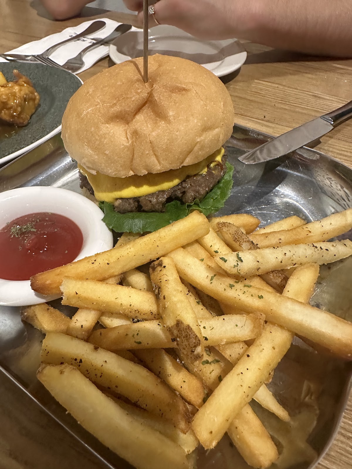 Monk's Butcher Itaewon: food & drinks