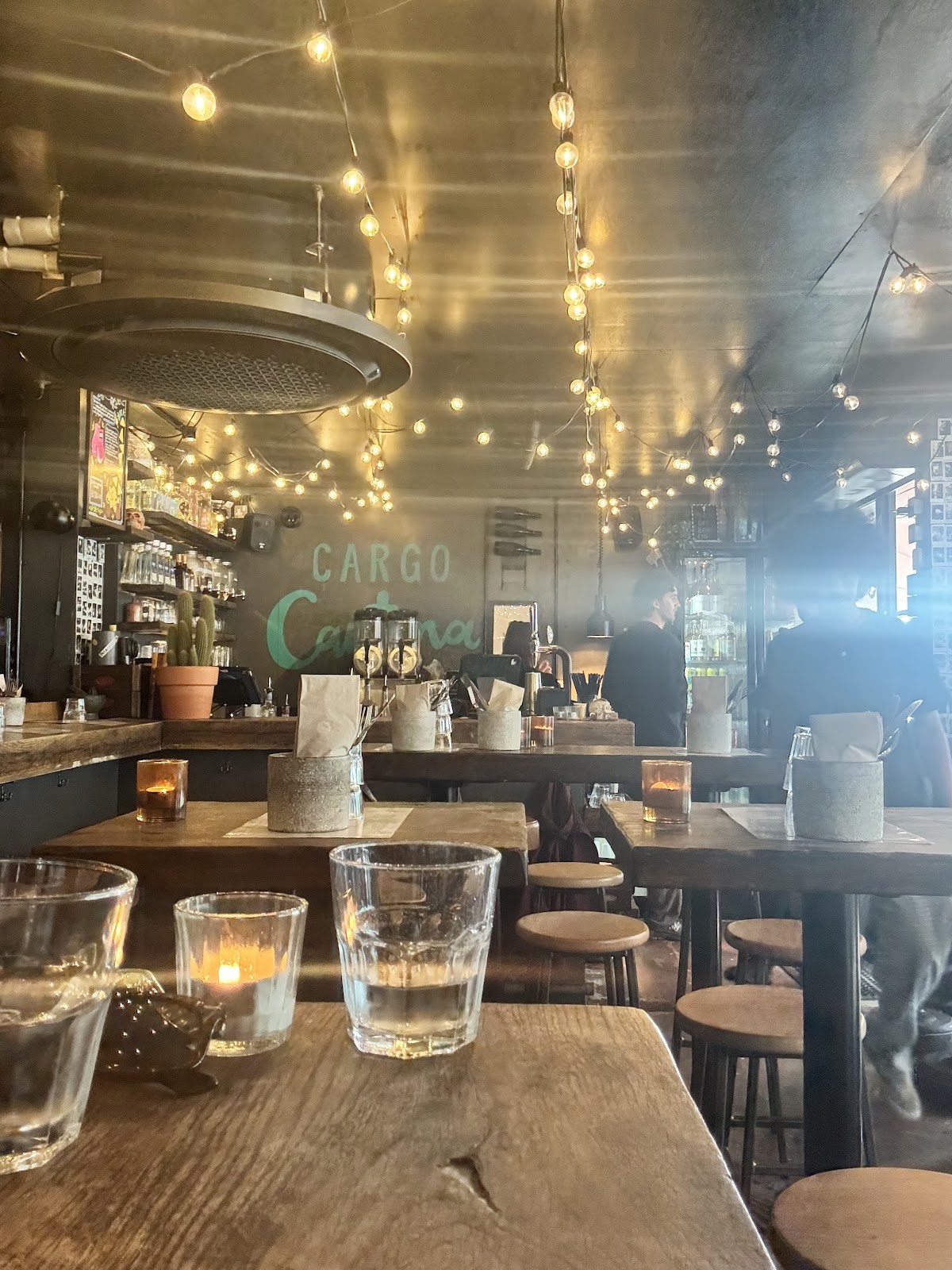 Cargo Cantina: the place