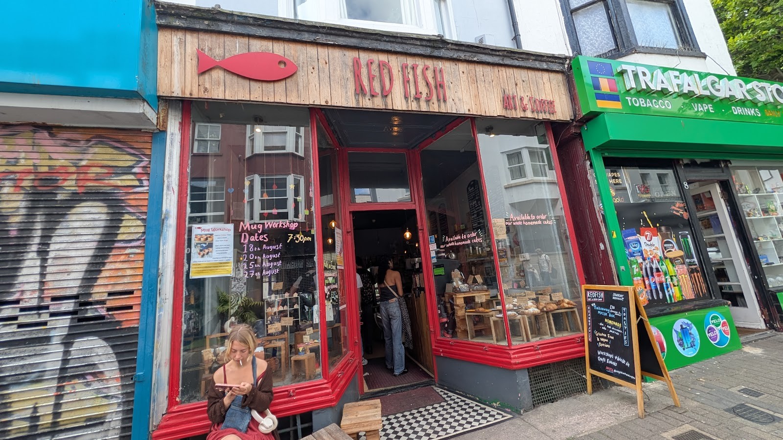 Red Fish Fine Art & Coffee Shop: the place