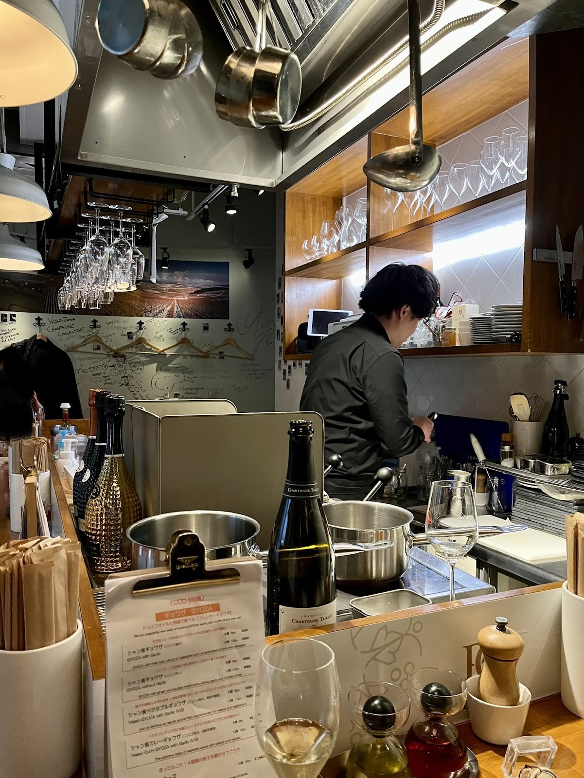 Stand Cham Shoku Ebisu Champagne & GYOZA BAR: the place