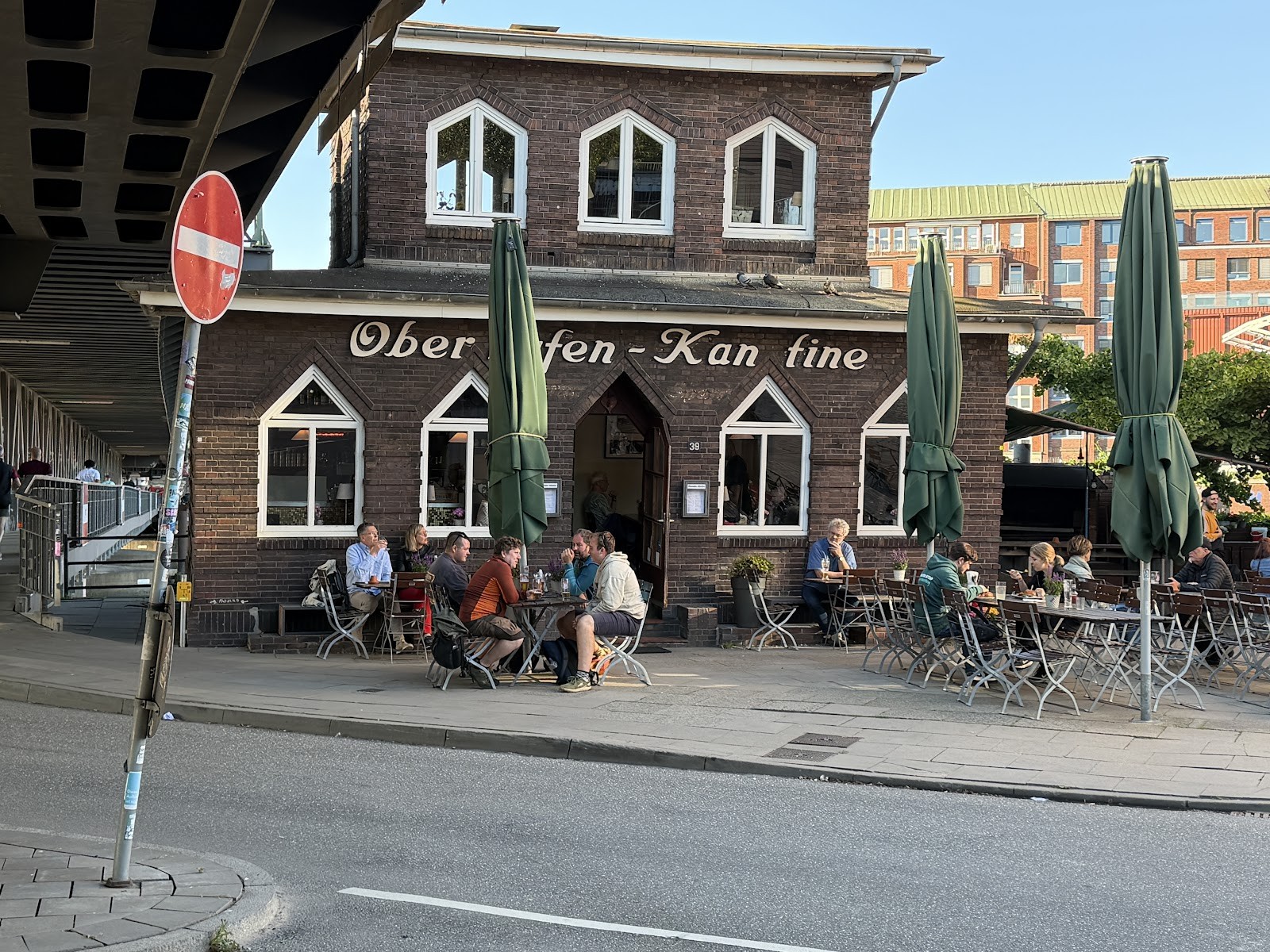 Oberhafen-Kantine: the place