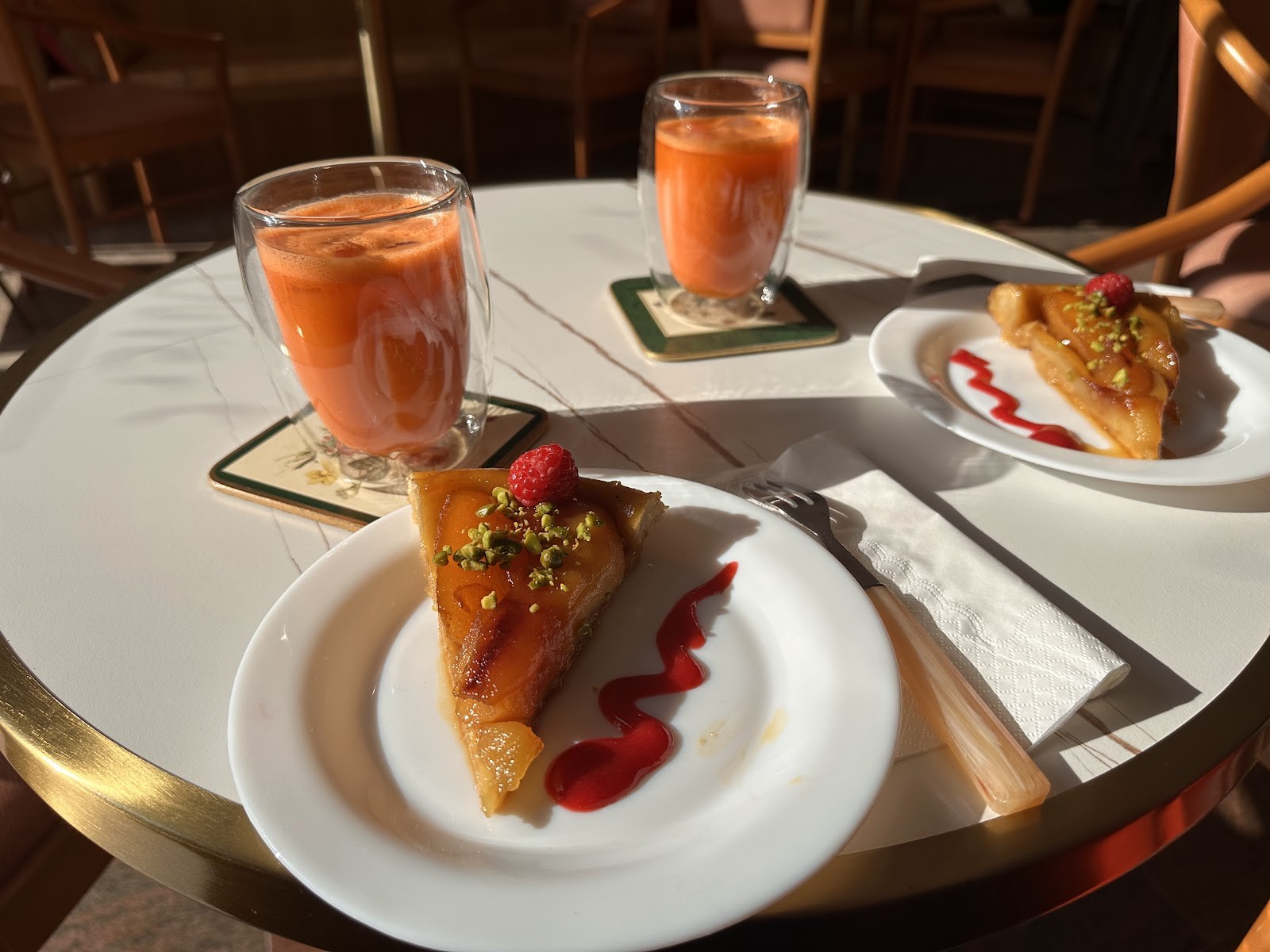 Le Goûter Parisien: food & drinks