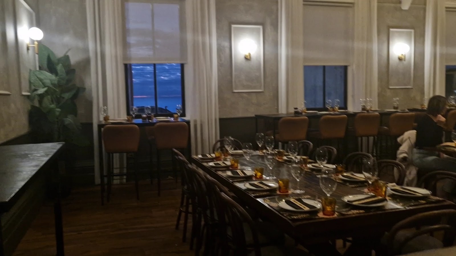 The Royal Hotel Mornington & Walter’s Dining Hall: the place