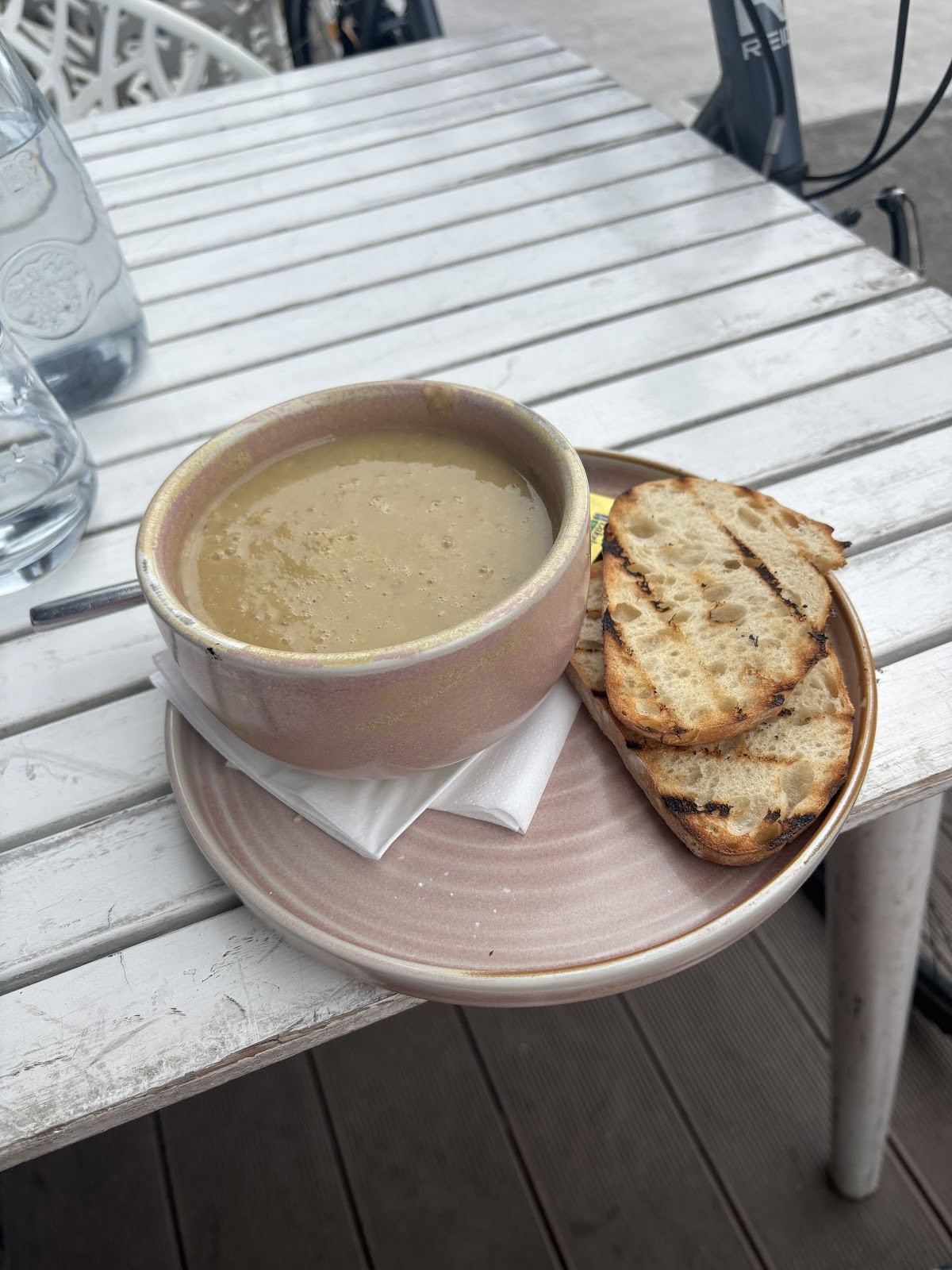 Bay: food & drinks