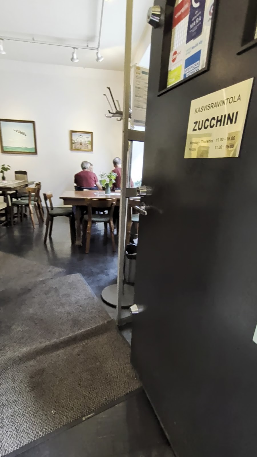 Zucchini Vegetarian Cafe: the place
