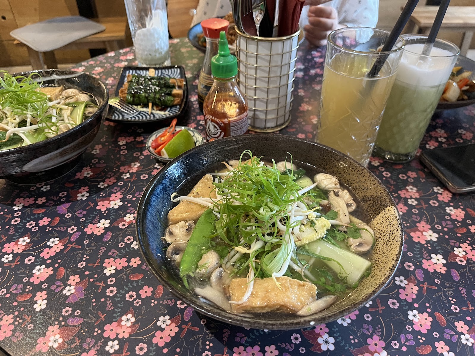 Chay Veganrestaurant: food & drinks