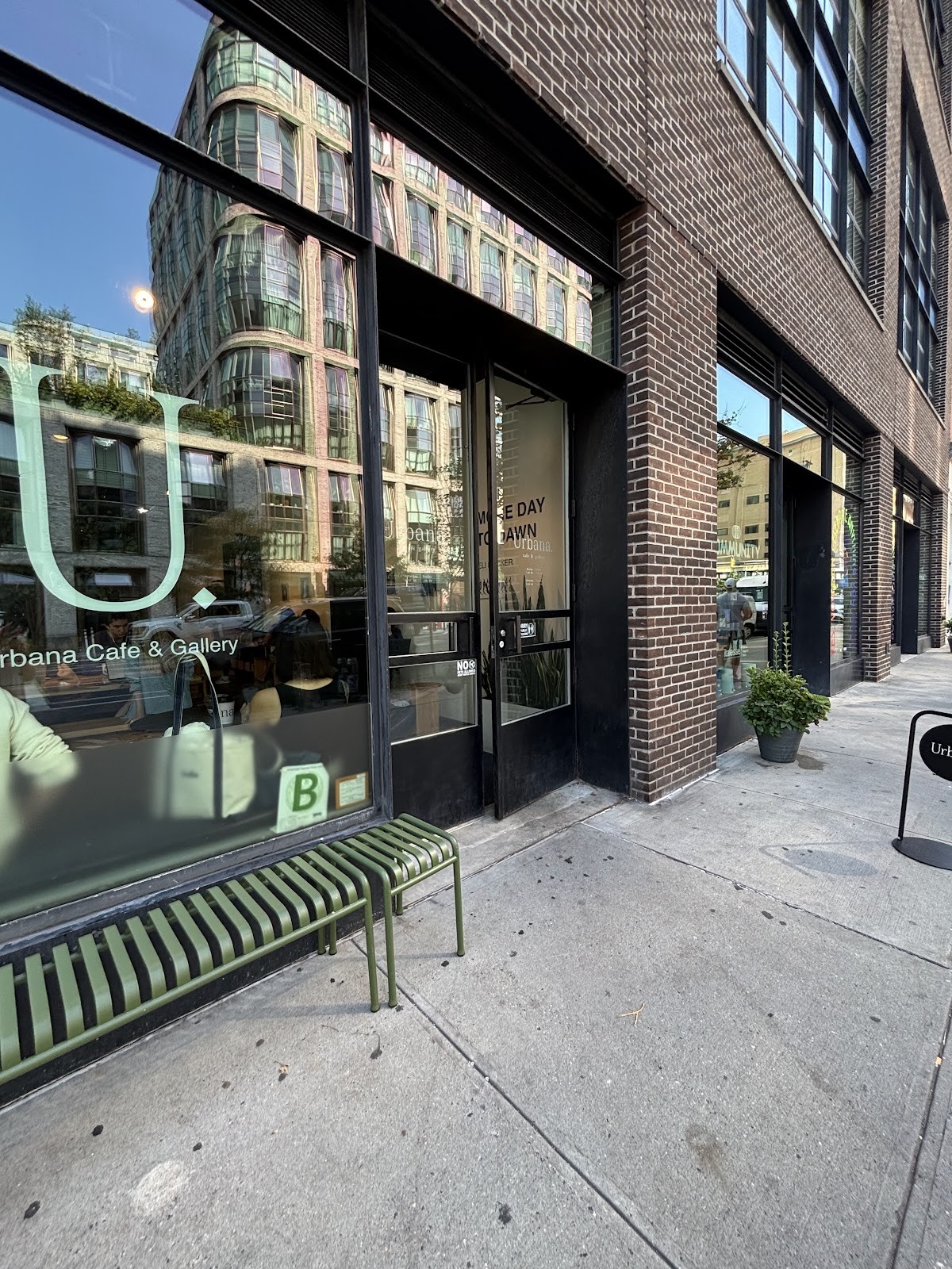 Urbana Cafe & Gallery: the place