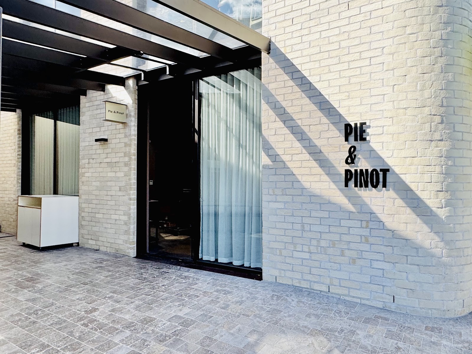 Pie & Pinot: the place