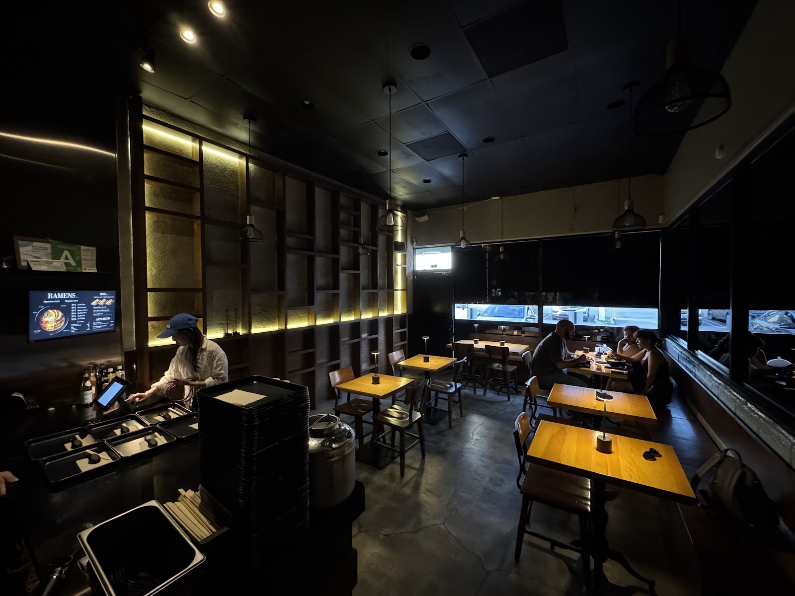 REDWHITE BONELESS RAMEN: the place