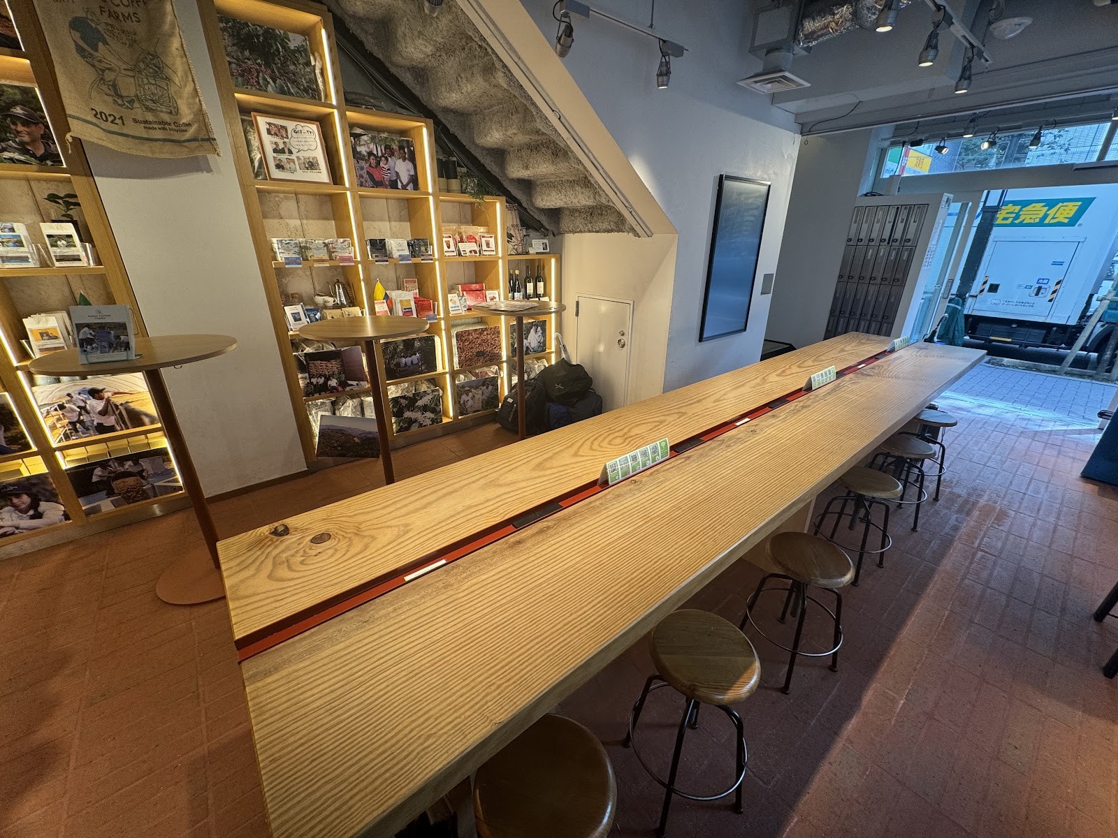Good Coffee Farms Café & Bar: the place