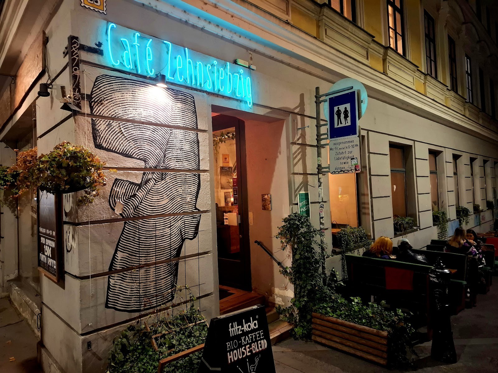 Café Zehnsiebzig: the place