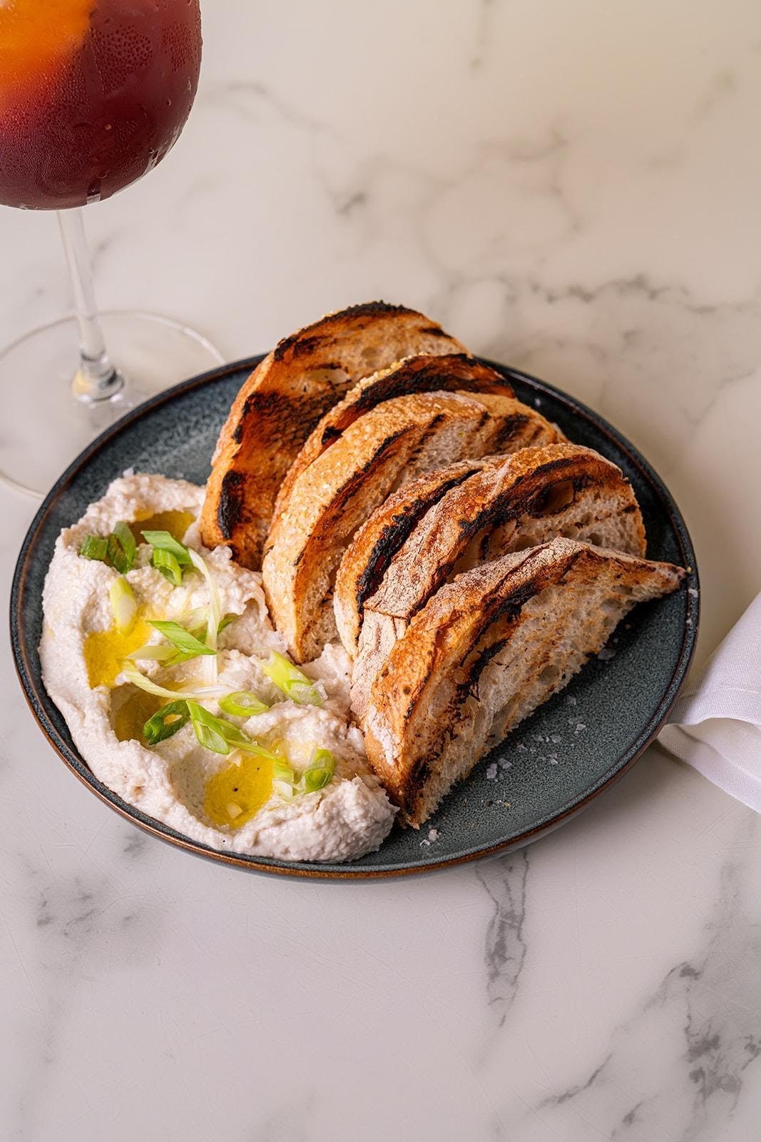 Fitz on 4th: food & drinks