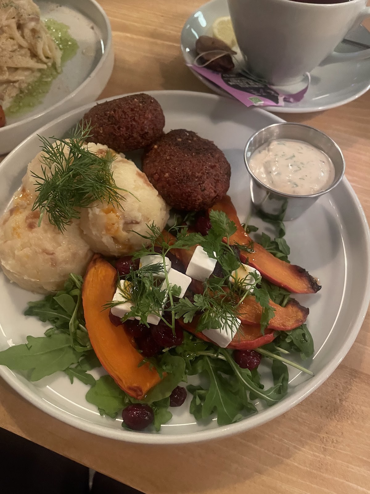 Lokal Vegan Bistro: food & drinks
