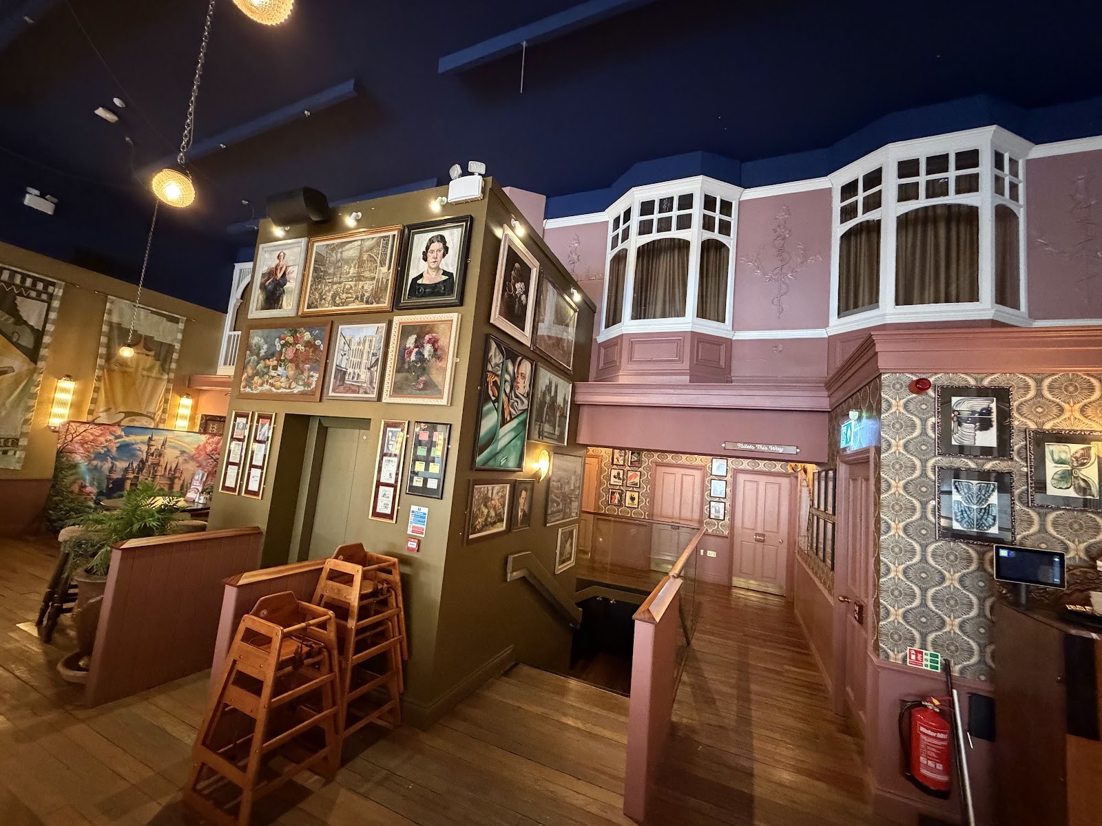 Deco Lounge: the place