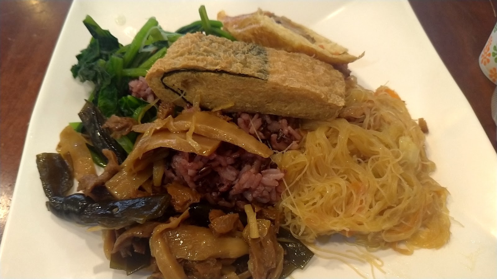 Fú Jù SùShí Guǎn 福聚素食館: food & drinks