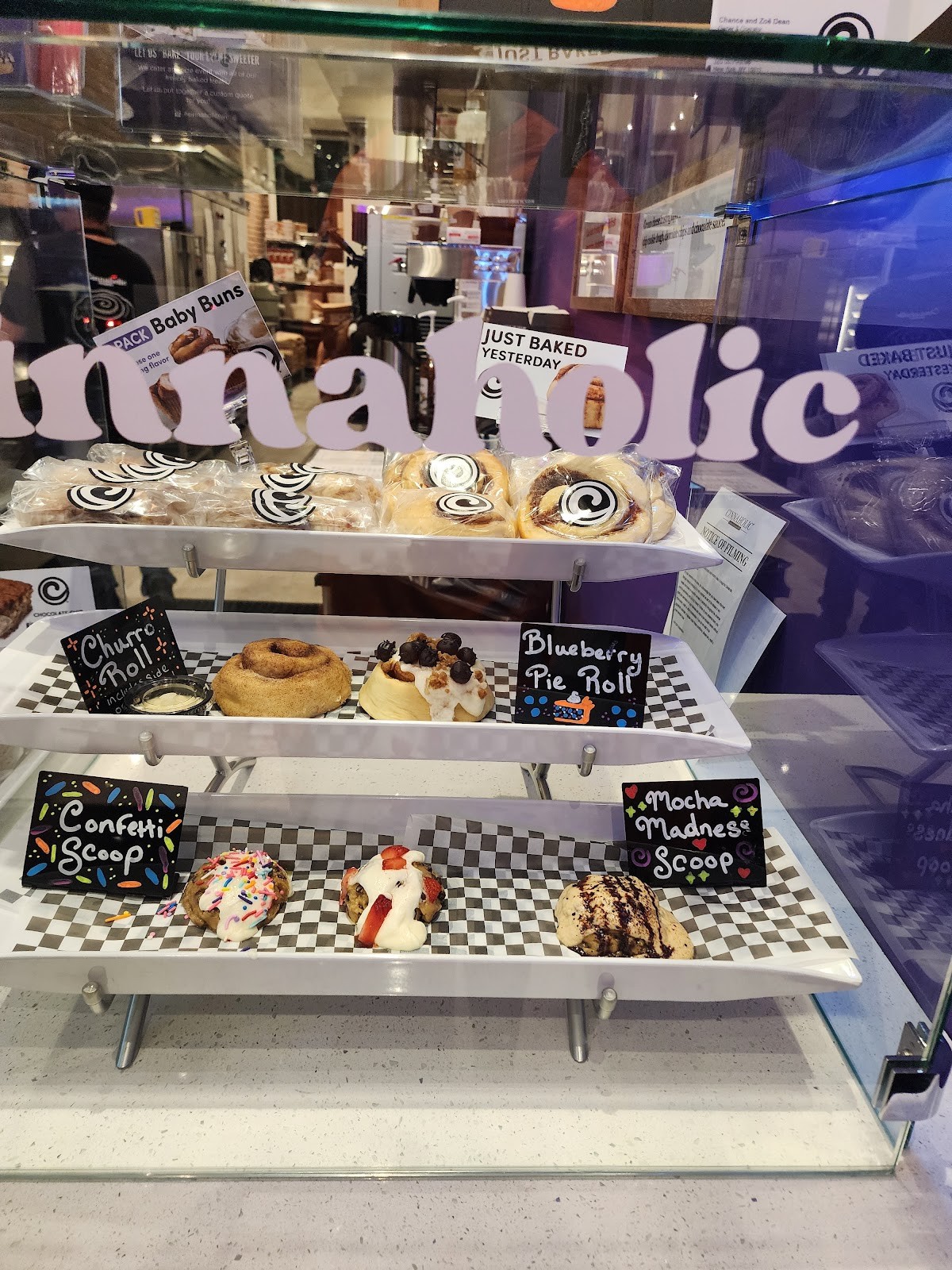 Cinnaholic: food & drinks