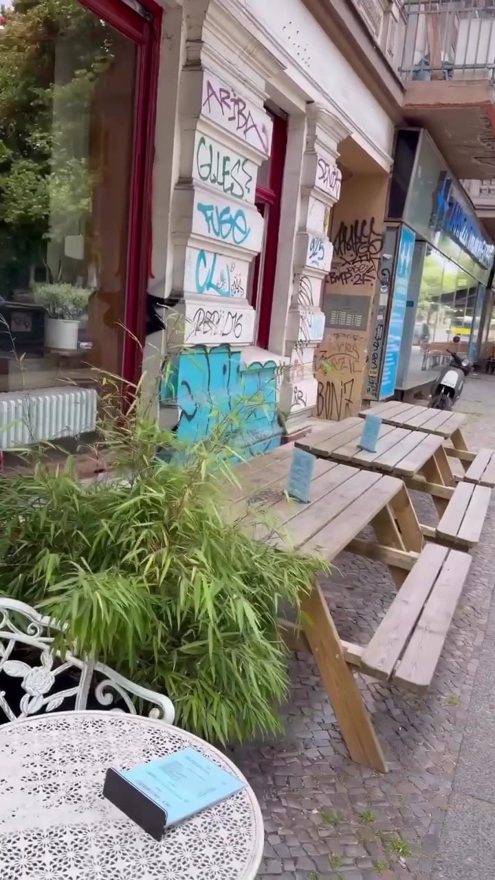 Lia's Kitchen - 100% Vegan: the place