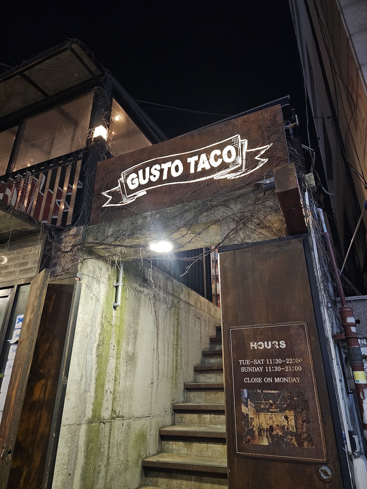 Gusto Taco: the place