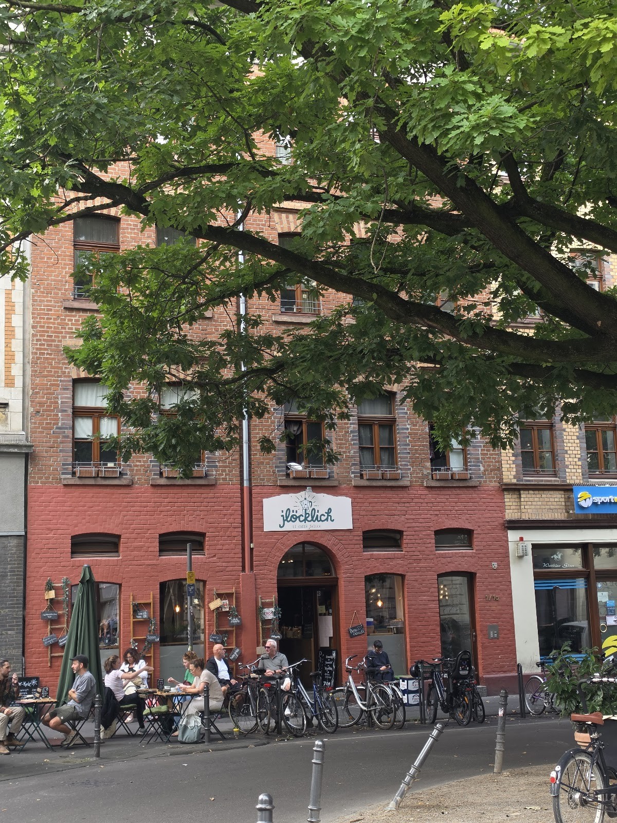 Jlöcklich Barista Café: the place