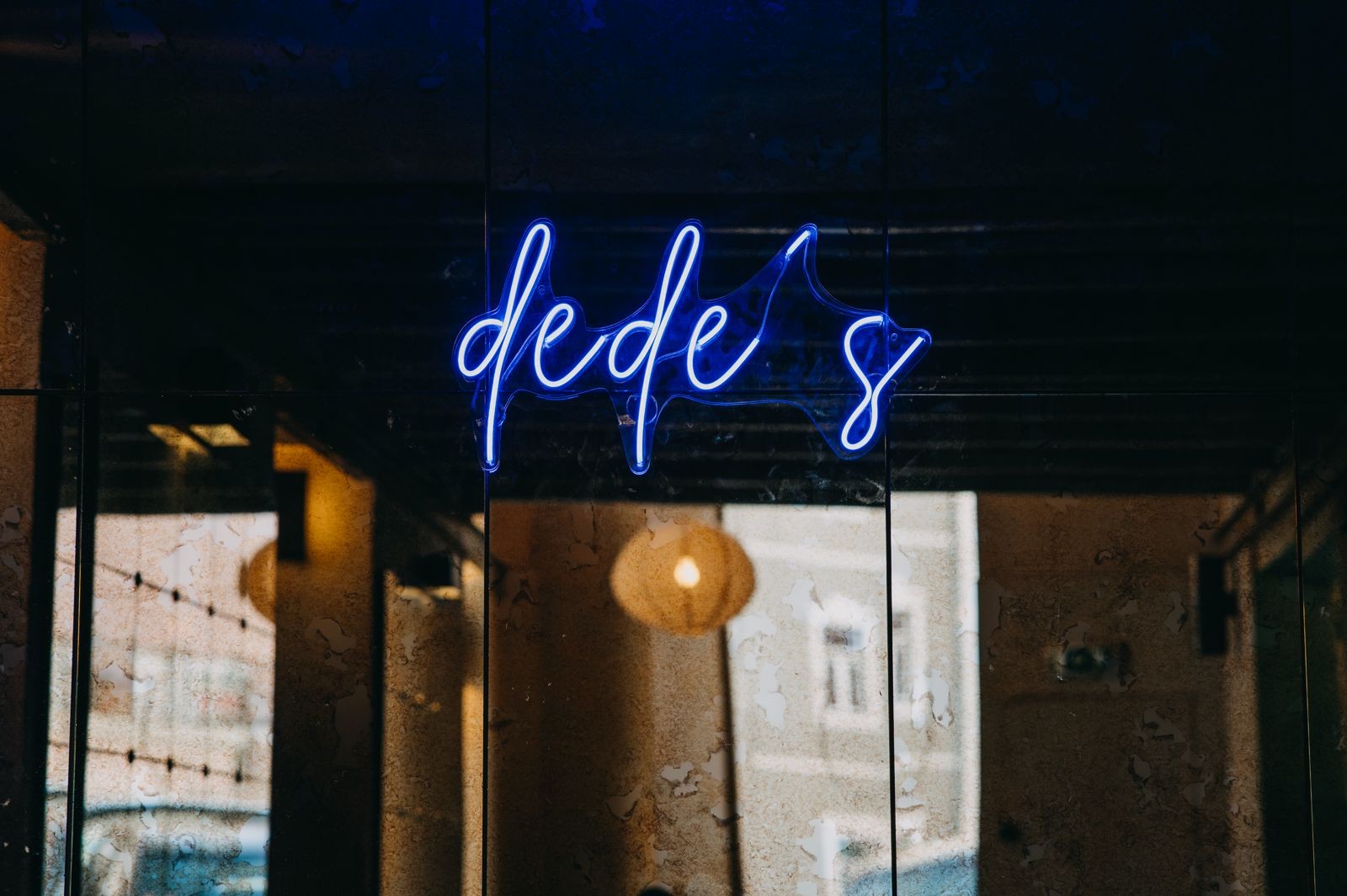 Dede's: the place