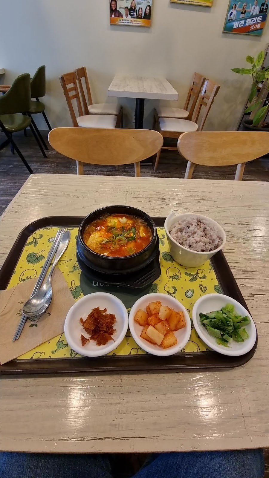 Loving Hut Cafe: food & drinks