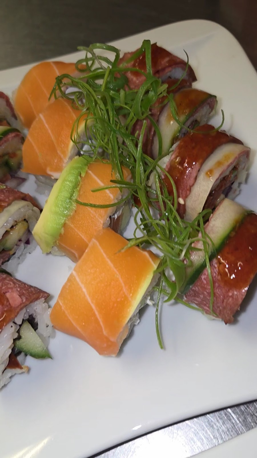 Vevi Vegan Rolls & Pots: food & drinks