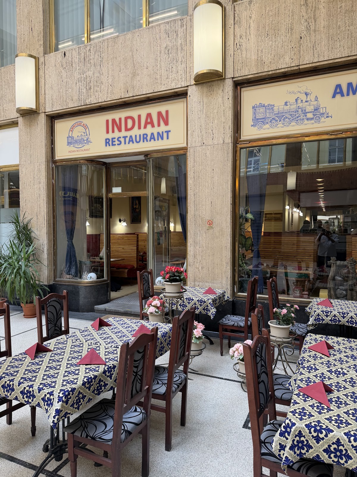 Amritsar Mail - Indická restaurace: the place