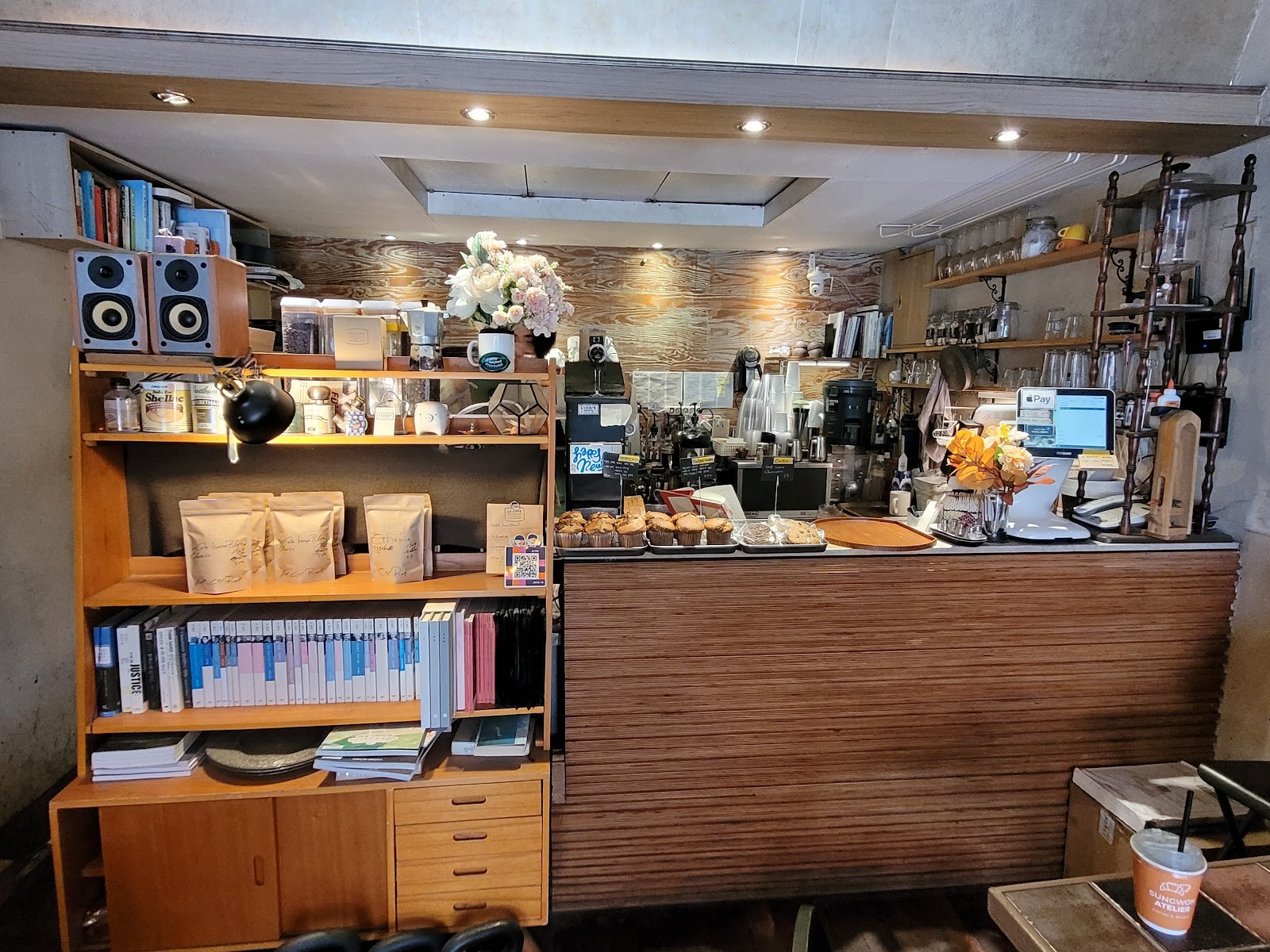 Le Cafe: the place