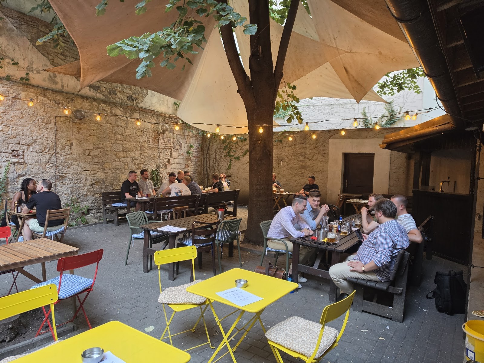 Jáma³ Garden Pub: the place