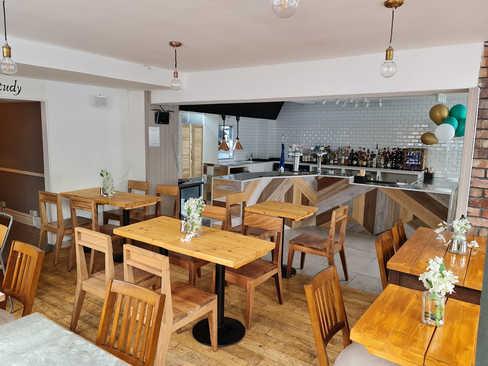 Miss Dee's Evoden Bar & Kitchen: the place