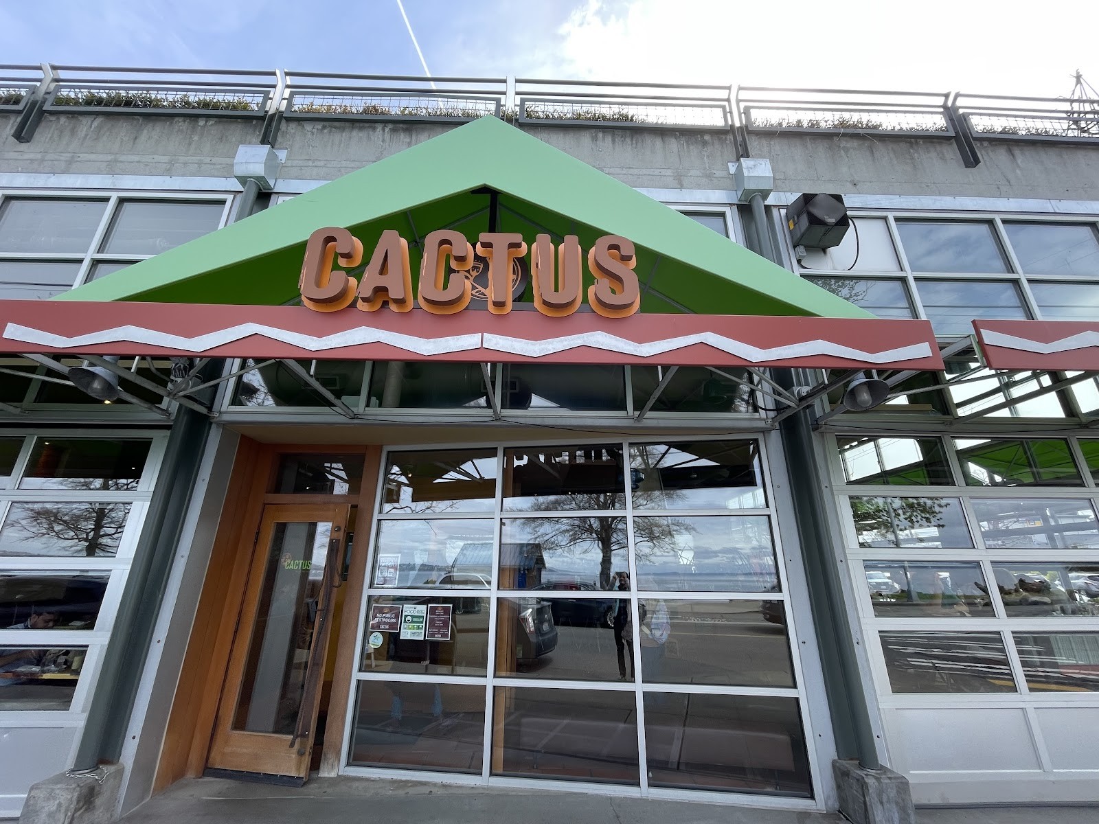 Cactus Alki Beach: the place