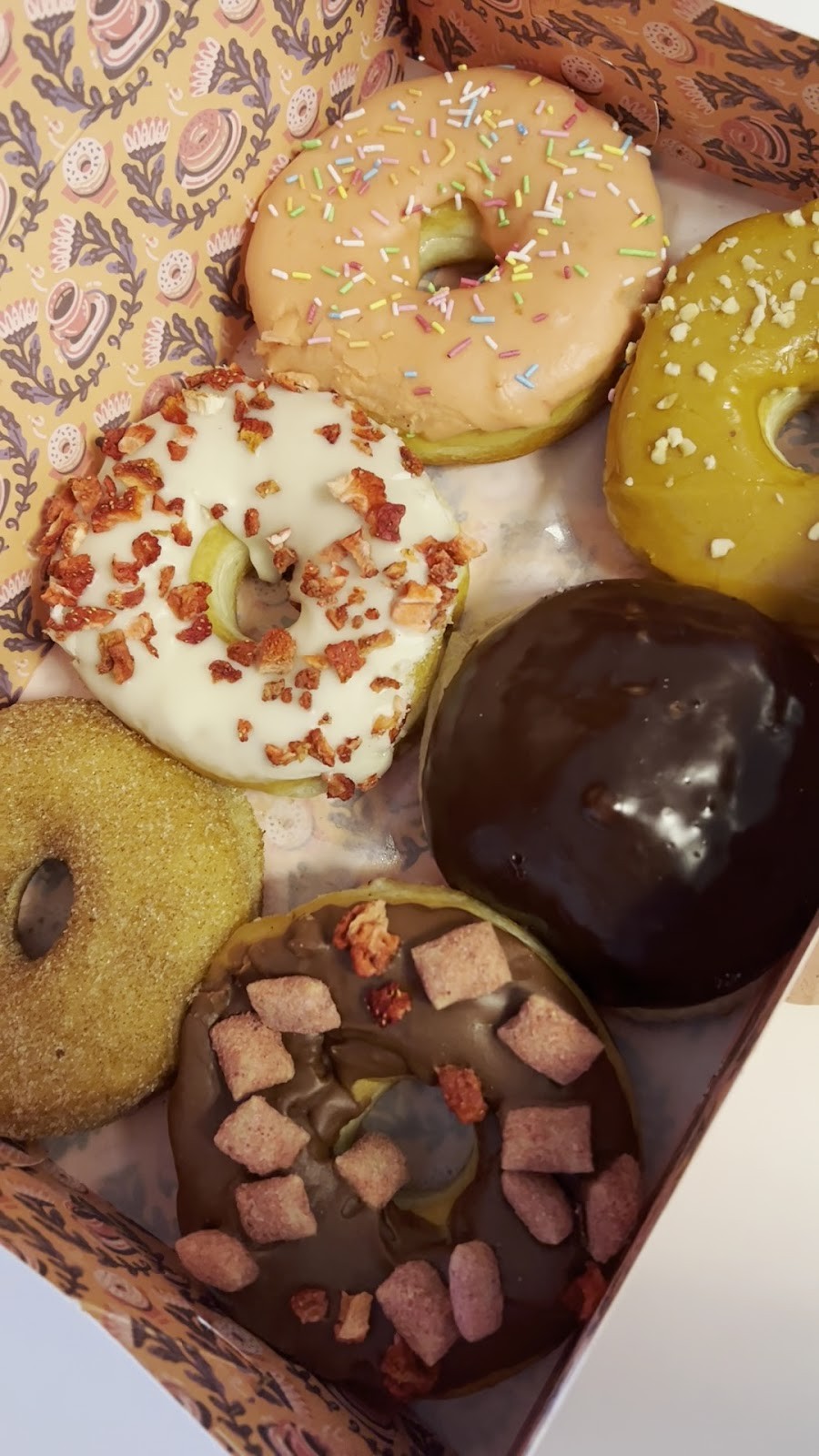 Brammibal's Donuts: food & drinks