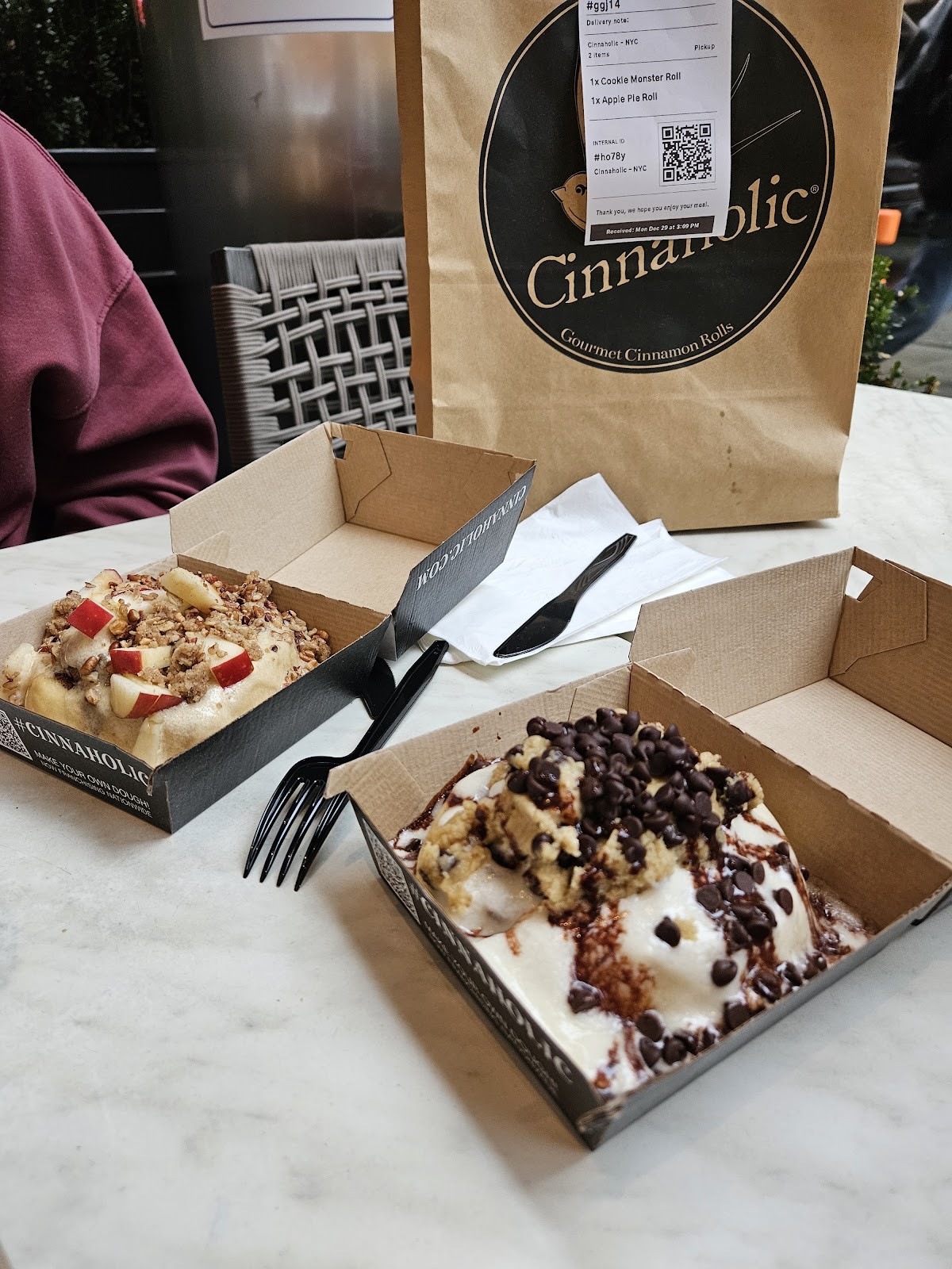 Cinnaholic: food & drinks